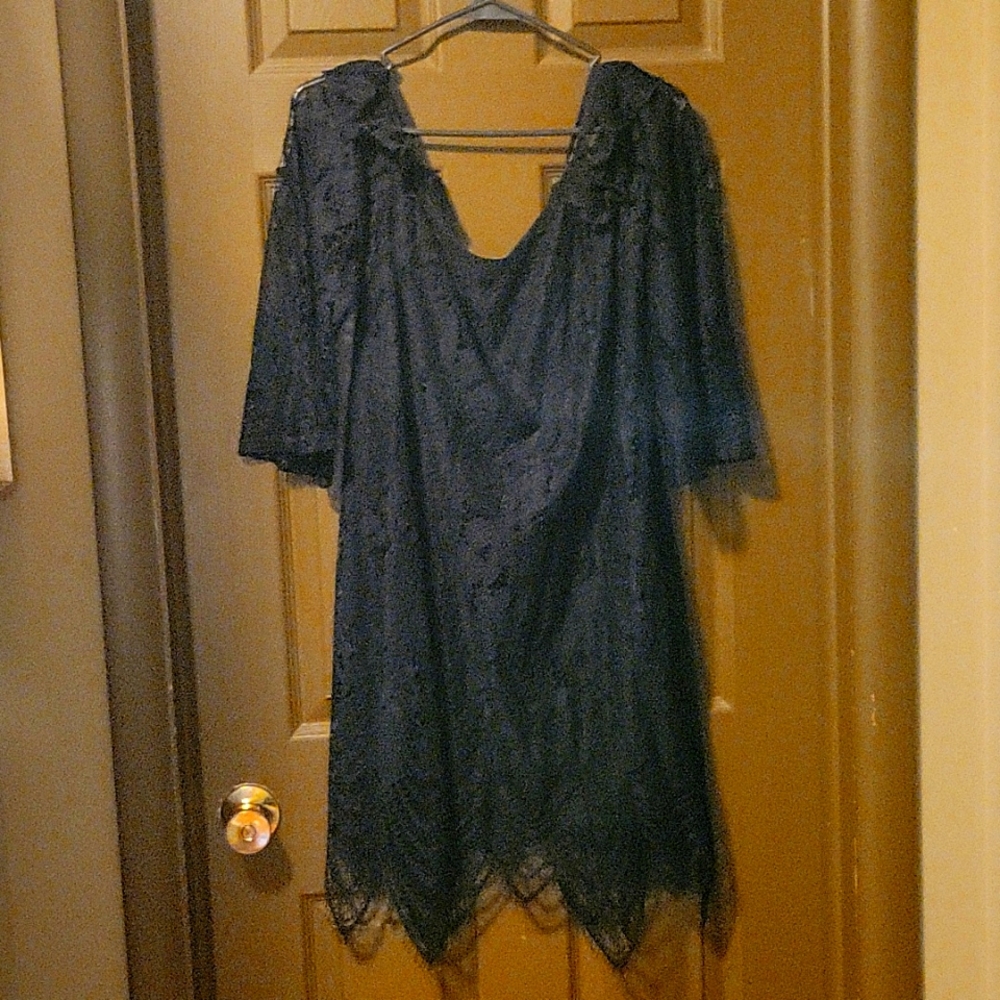 Black lace 20's inspired dress